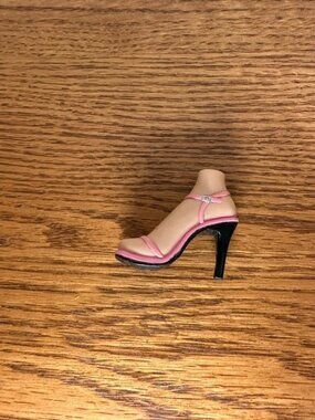 MGA bratz Cloe foot Funk Out Single Black and Pink Ankle Strap Heel Only vintage